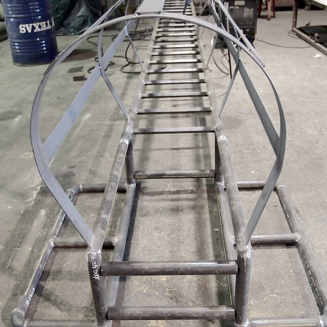 Metal fabrication of cat ladder